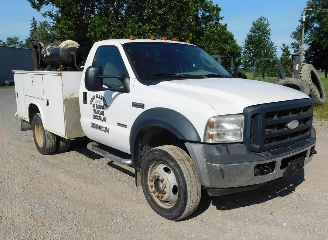 Image of Ford F-550 Primary image