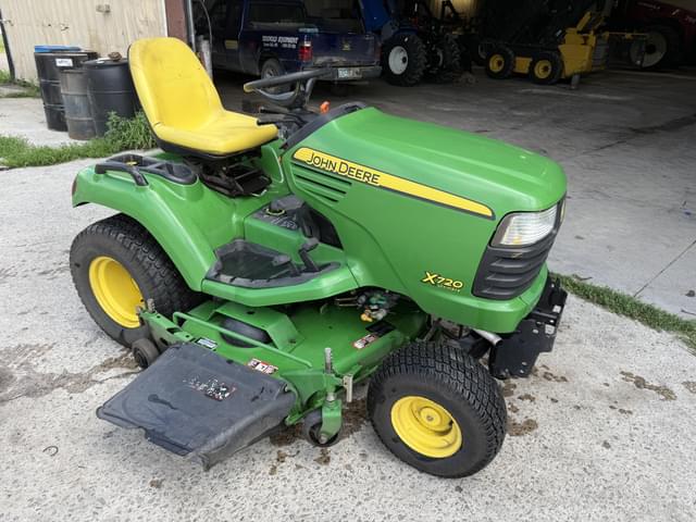Image of John Deere X720 equipment image 1