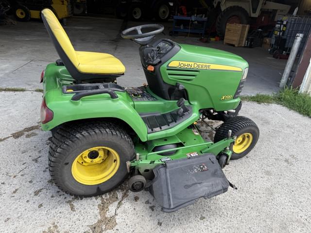 Image of John Deere X720 equipment image 3