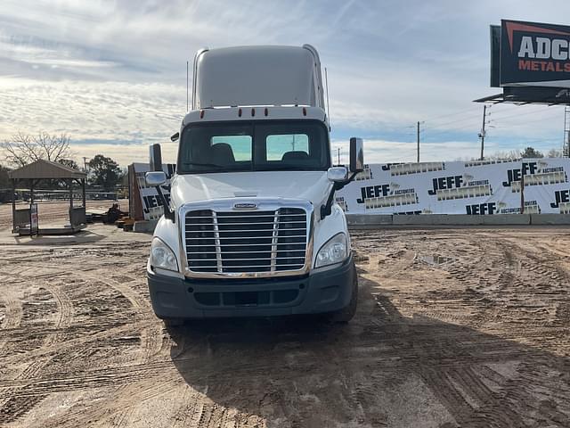 Image of Freightliner Cascadia equipment image 1