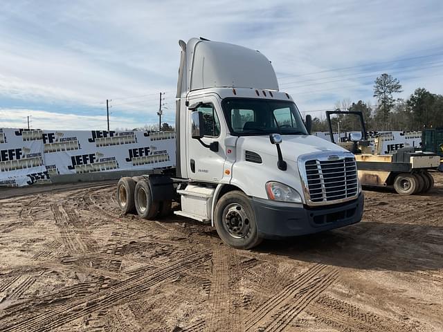 Image of Freightliner Cascadia equipment image 2