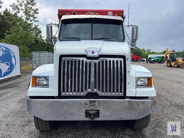 Image of Western Star 4700SF equipment image 2