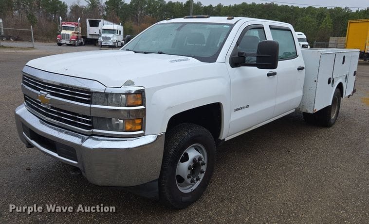 2015 Chevrolet 2500HD Equipment Image0