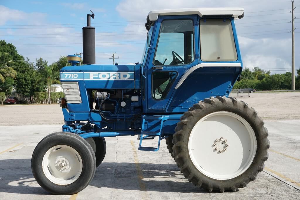 Main image Ford 7710