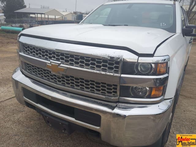 Image of Chevrolet 2500HD equipment image 2