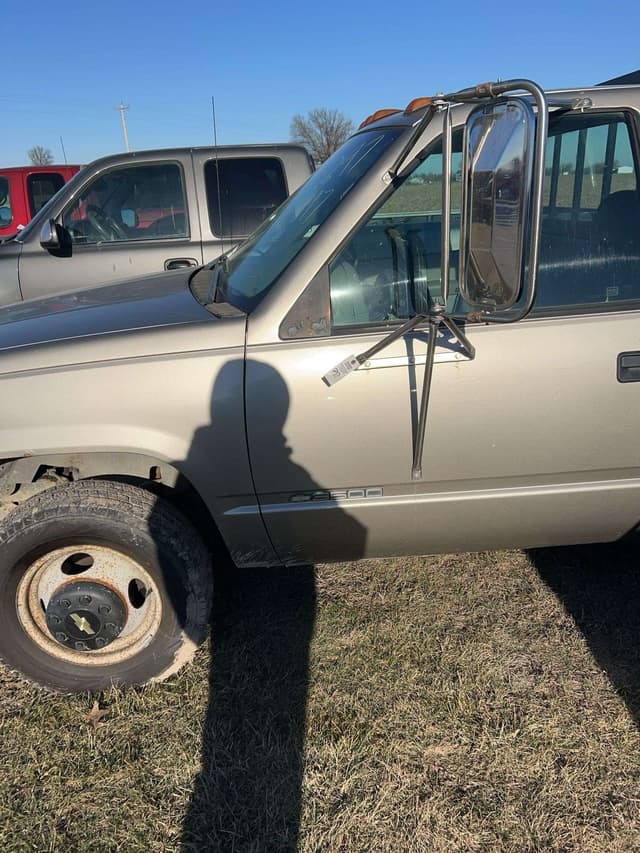 Image of Chevrolet 3500 equipment image 4