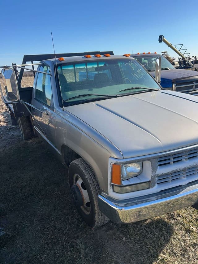 Image of Chevrolet 3500 equipment image 1