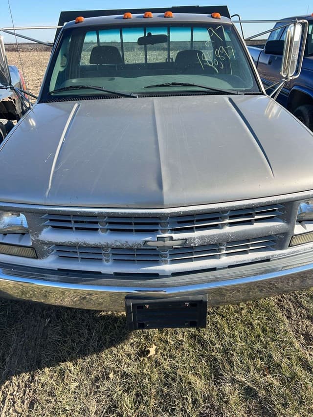 Image of Chevrolet 3500 equipment image 2