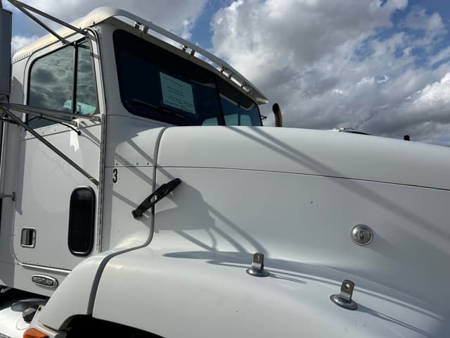 Image of Freightliner FD1 equipment image 4