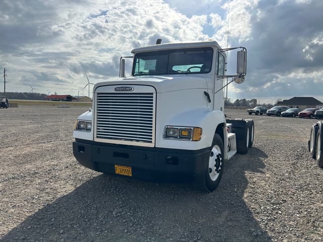 Image of Freightliner FD1 equipment image 2