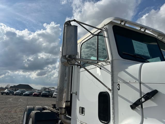 Image of Freightliner FD1 equipment image 3