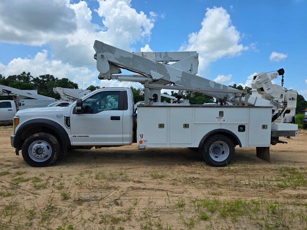 Image of Ford F-550 Primary image