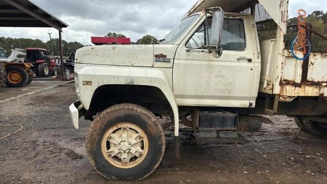 Image of Ford F-8000 equipment image 1