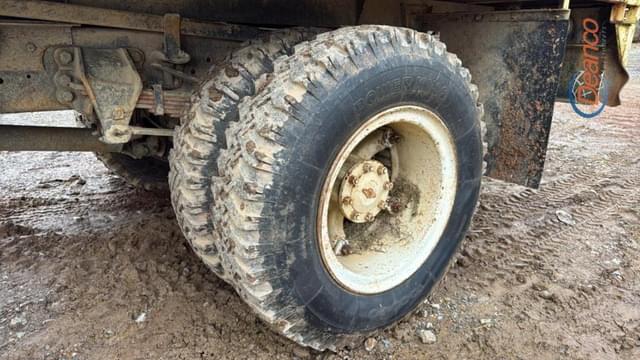 Image of Ford F-8000 equipment image 3