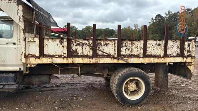 Image of Ford F-8000 equipment image 2