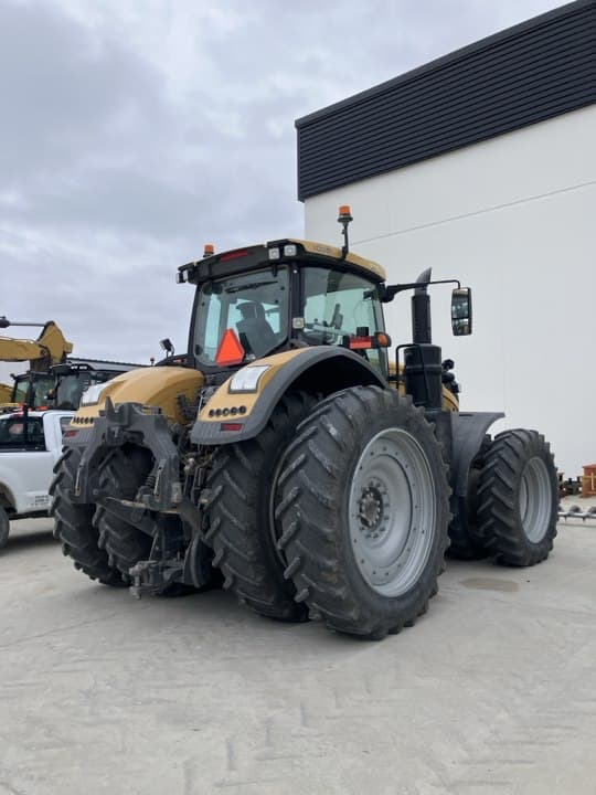 Image of Challenger 1038 equipment image 1