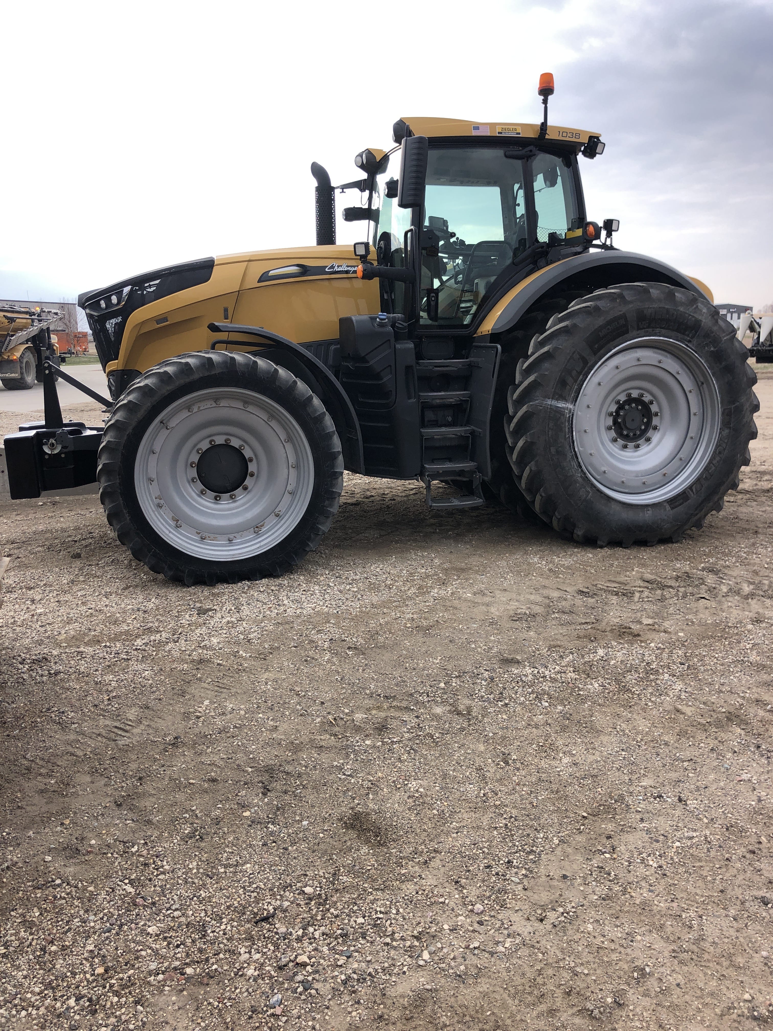 2016 Challenger 1038 Equipment Image0