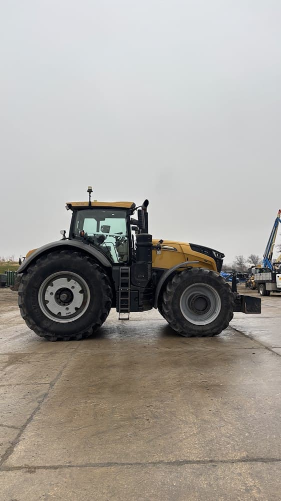 Image of Challenger 1046 equipment image 4