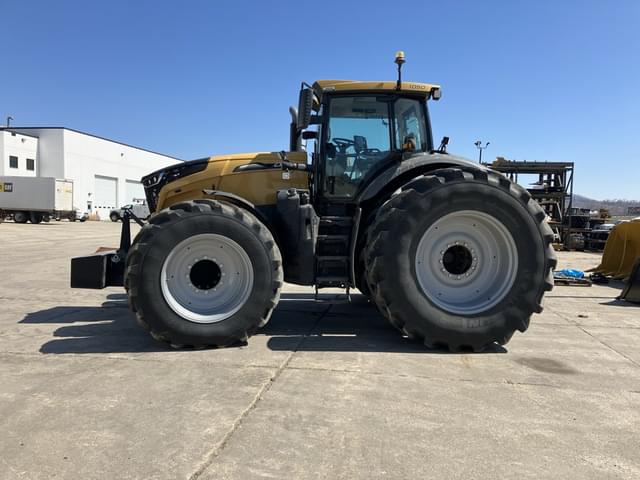 Image of Challenger 1050 equipment image 2