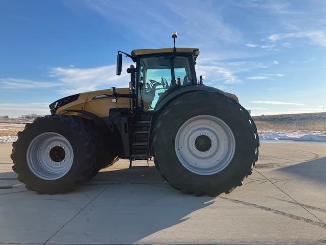 Image of Challenger 1050 equipment image 1