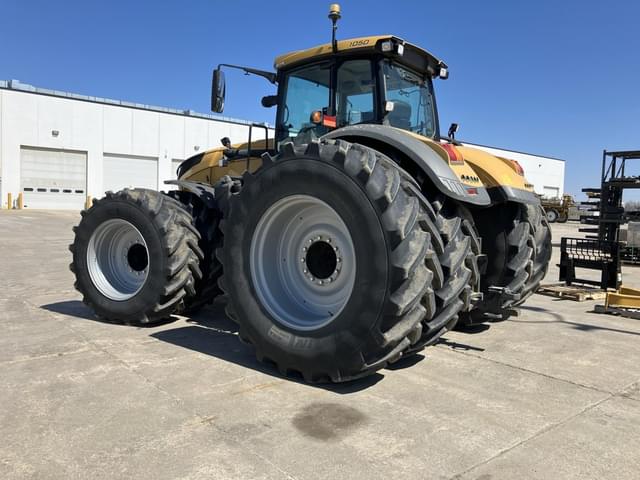 Image of Challenger 1050 equipment image 3