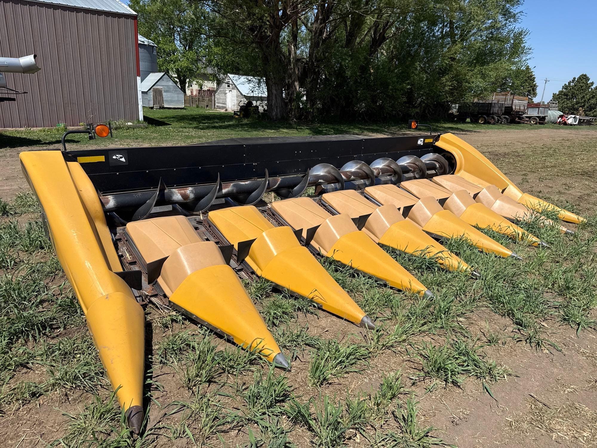 Challenger 830 Equipment Image0