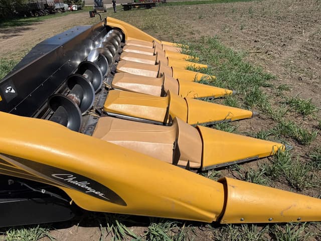 Image of Challenger 830 equipment image 4