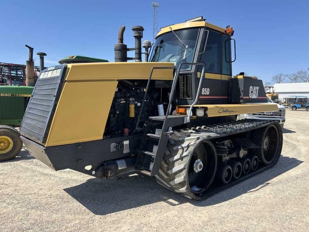 300 - 424 HP Tractors image