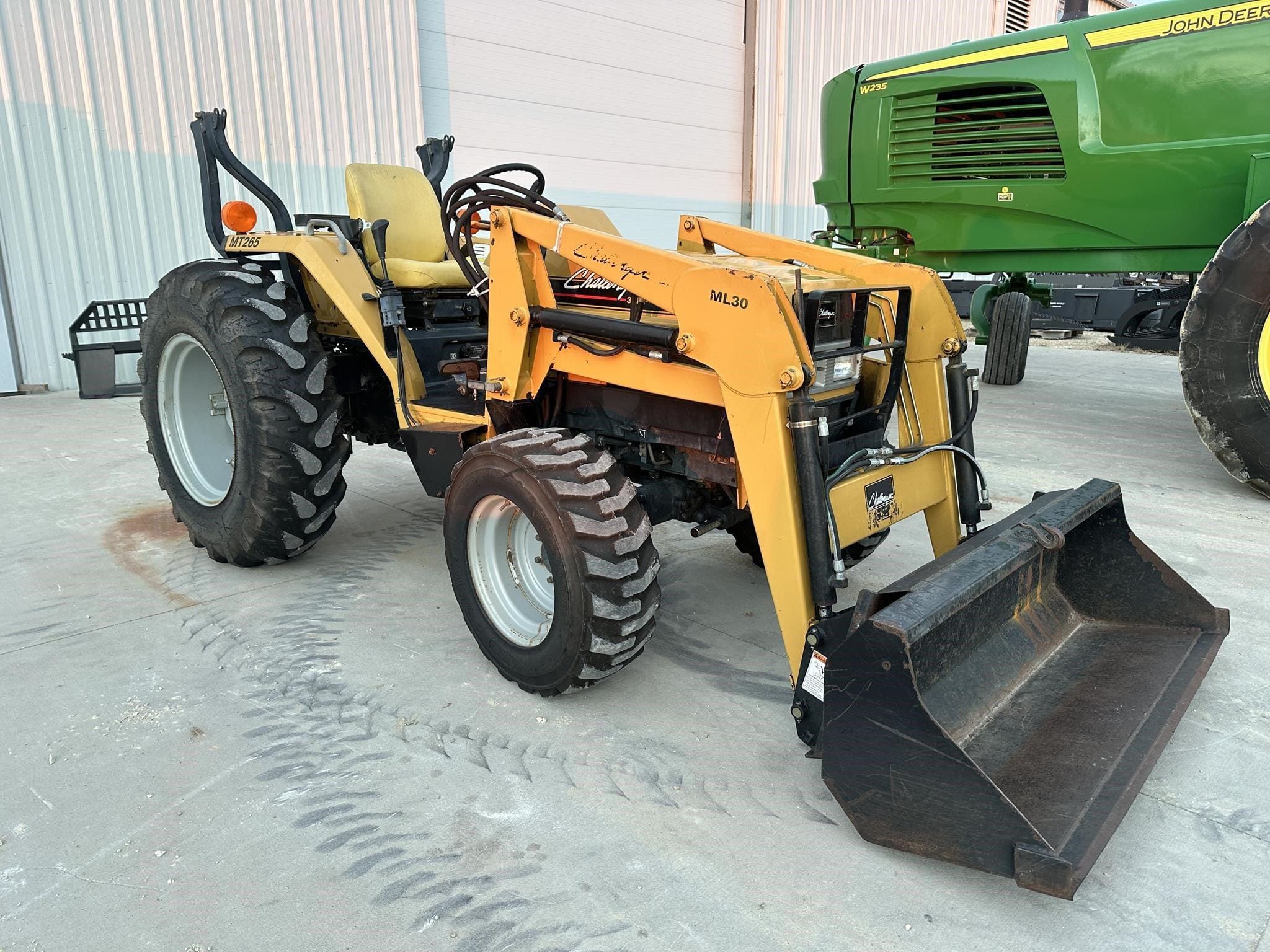 Main image Challenger MT265