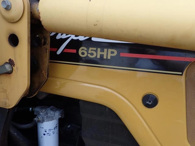 Image of Challenger MT445 equipment image 4