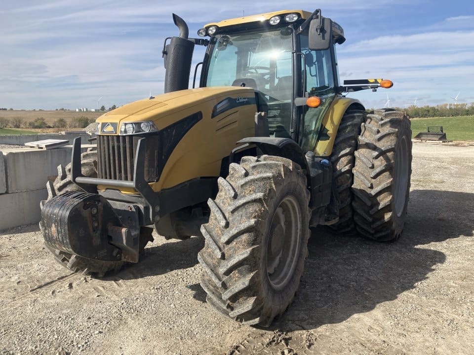 2016 Challenger MT545E Equipment Image0