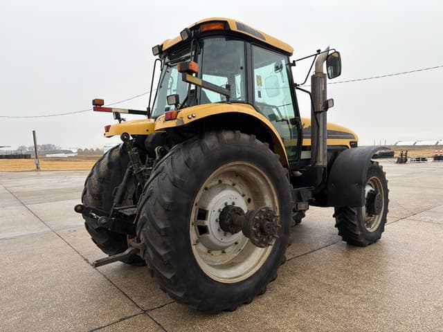 Image of Challenger MT665 equipment image 3