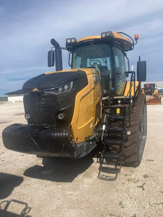 2018 Challenger MT738 Equipment Image0