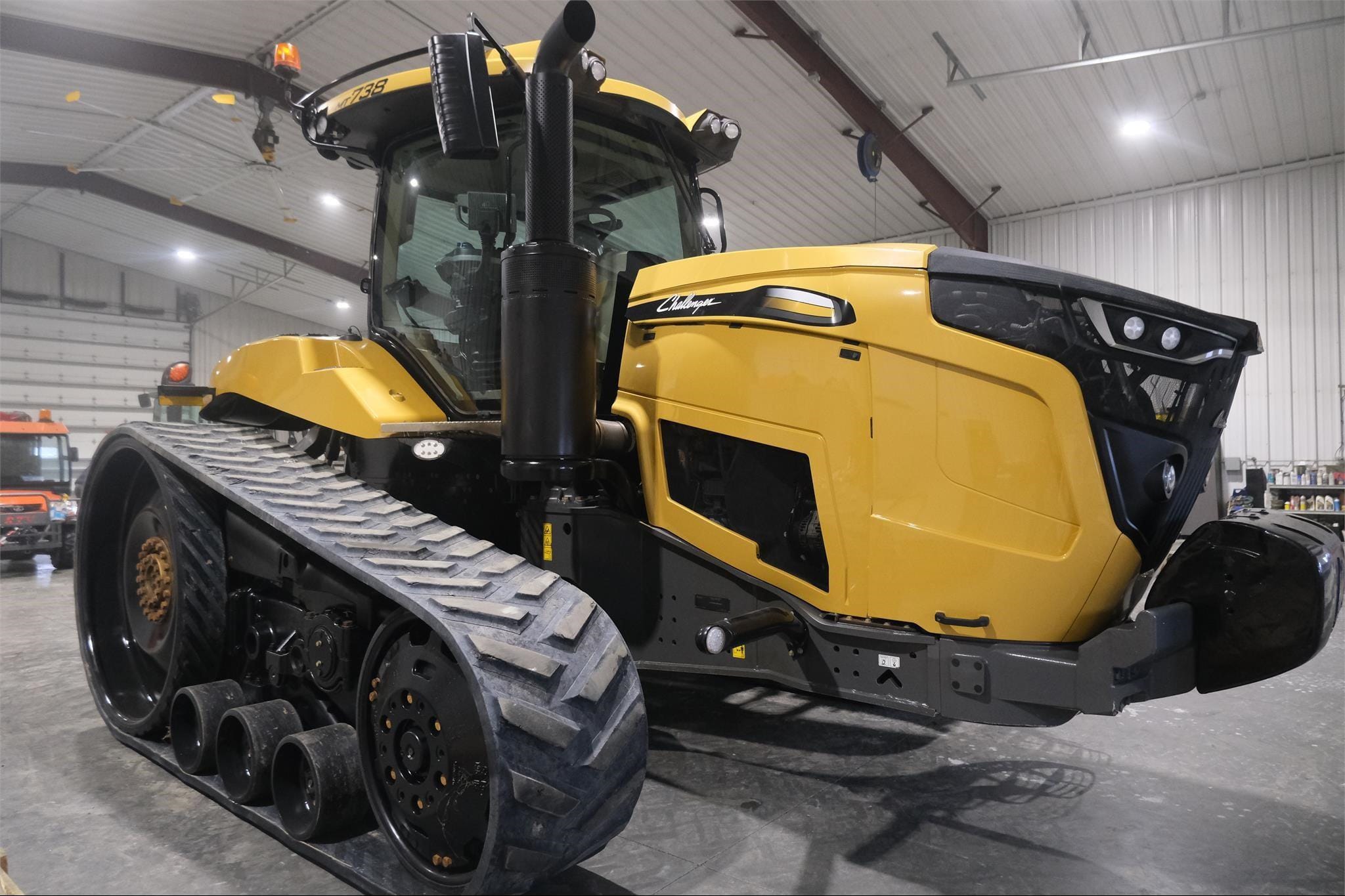 Challenger MT738 Equipment Image0