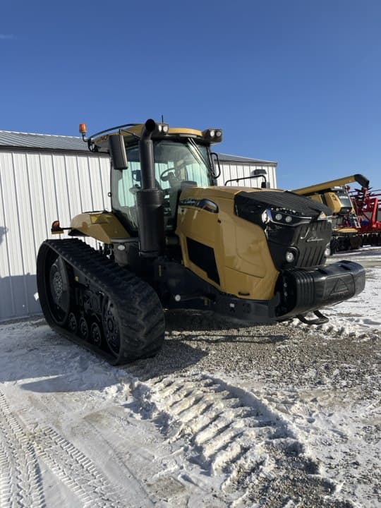 Image of Challenger MT743 equipment image 2