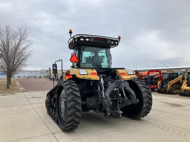 Image of Challenger MT743 equipment image 3