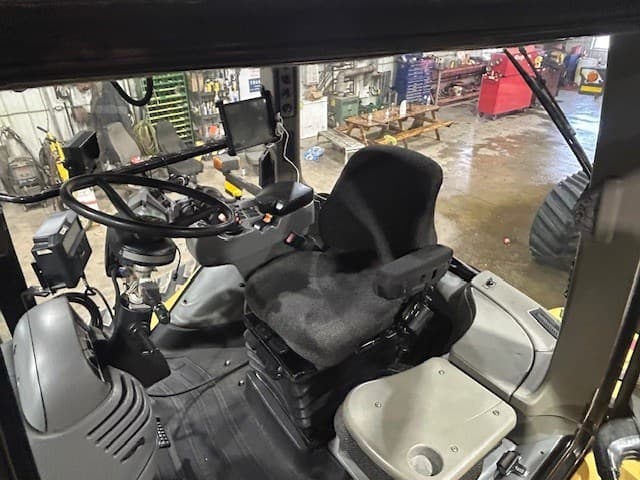 Image of Challenger MT755B equipment image 3