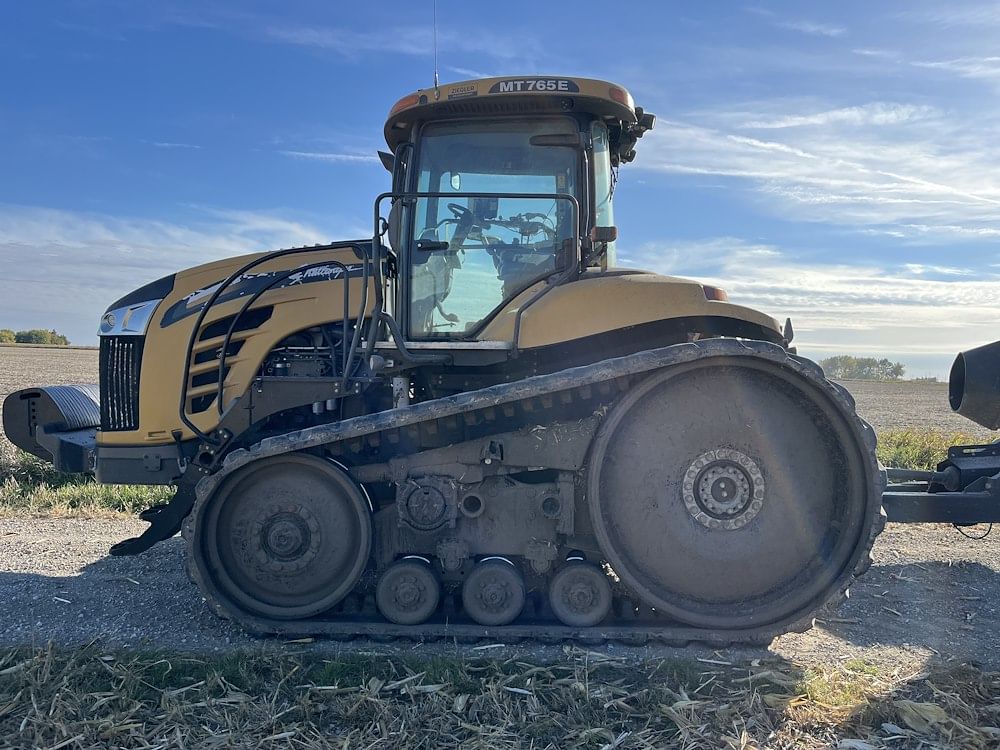 2015 Challenger MT765E Equipment Image0