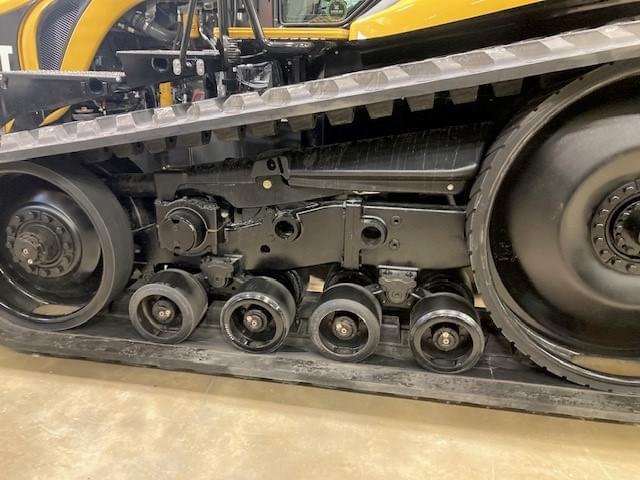 Image of Challenger MT865B equipment image 3