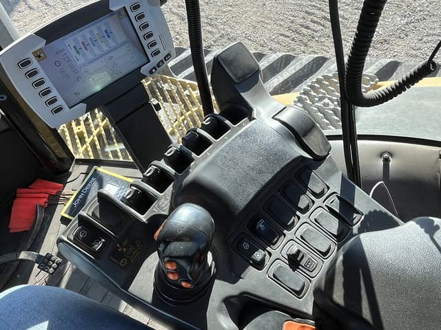 Image of Challenger MT875C equipment image 3