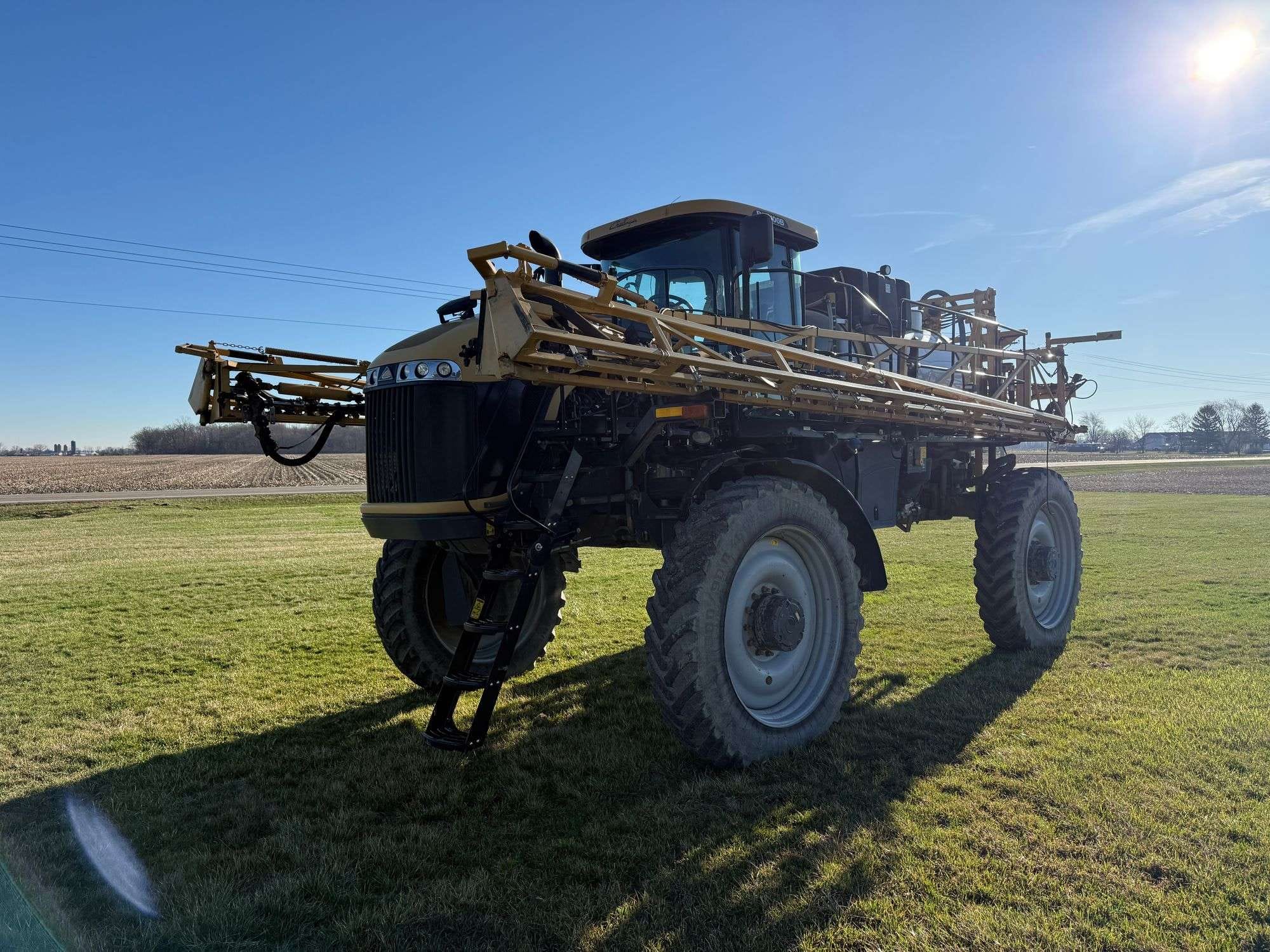 RoGator RG1100B Equipment Image0