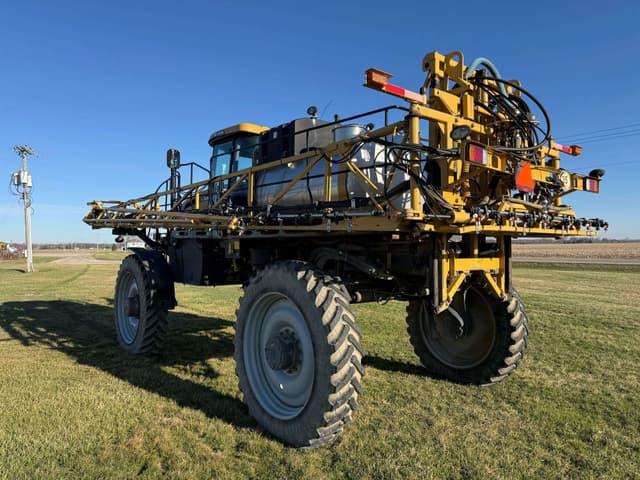 Image of RoGator RG1100B equipment image 2