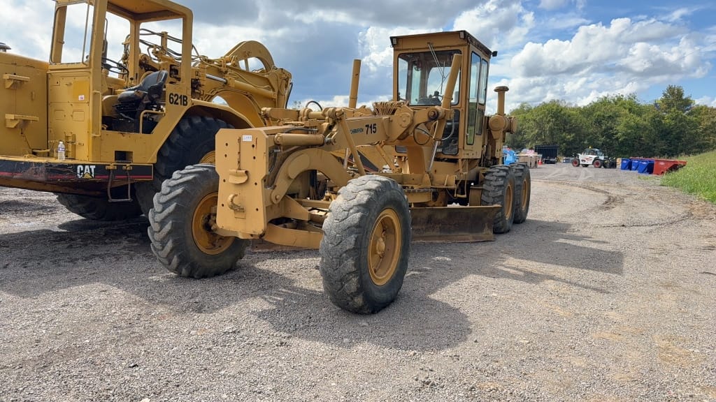 Champion 715 Equipment Image0