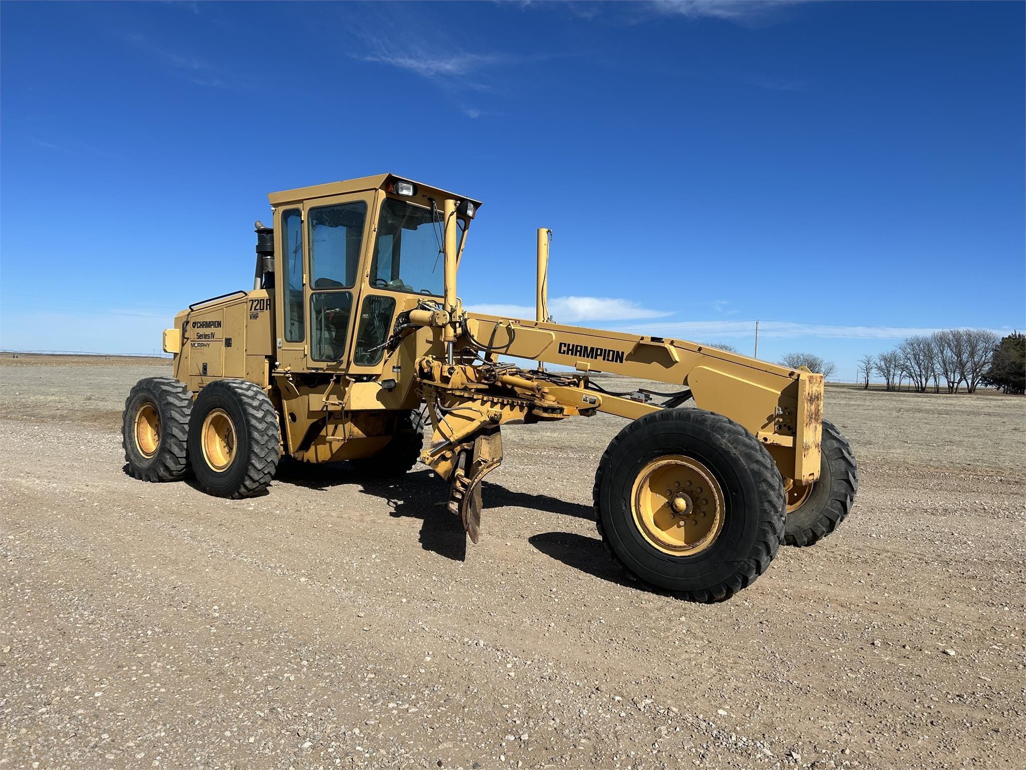 Main image Champion 720A