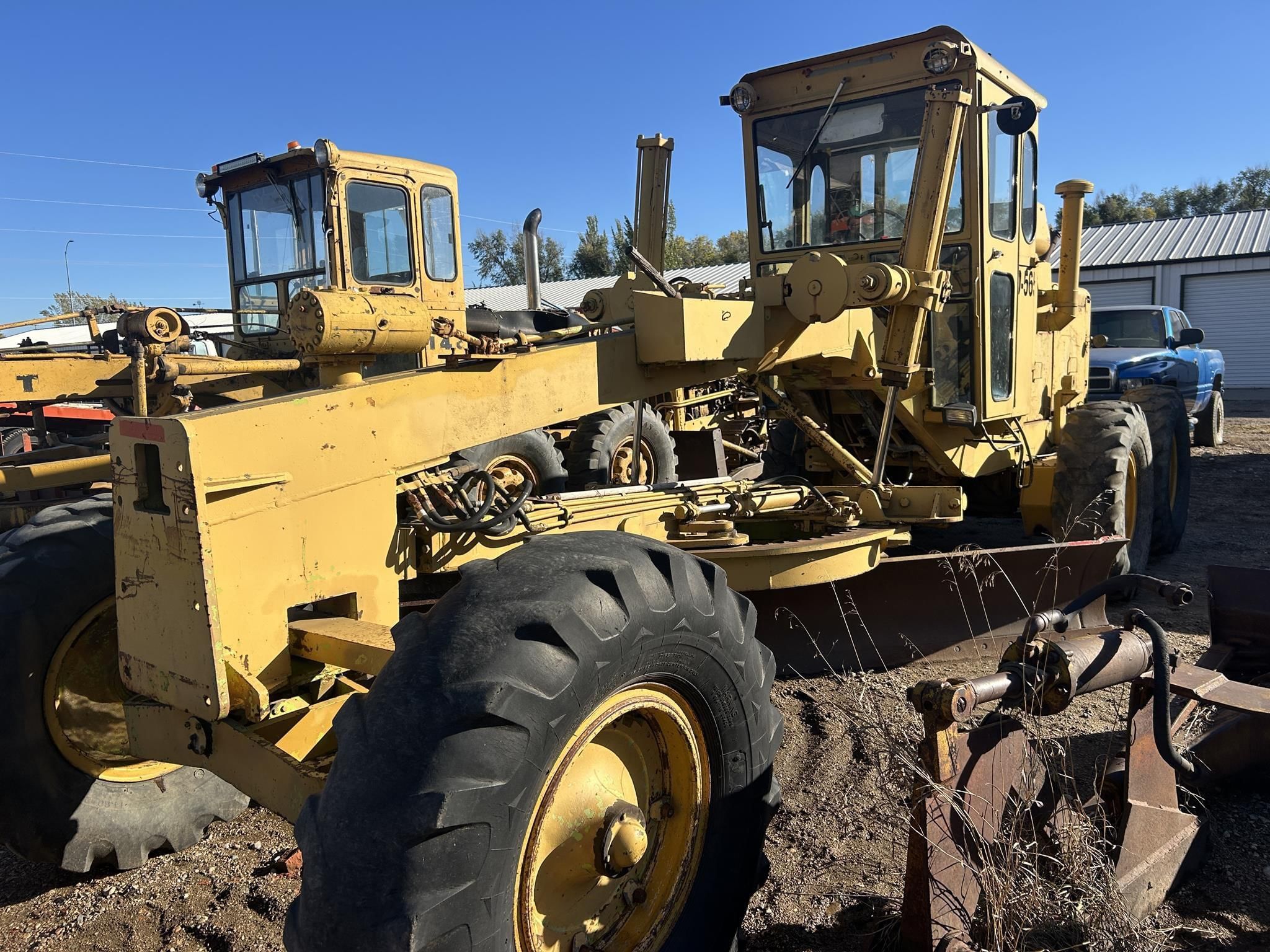 Champion D-565 Equipment Image0