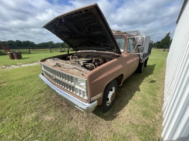 Image of Chevrolet C30 equipment image 1