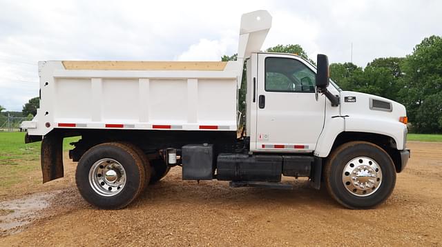 Image of Chevrolet C7500 equipment image 3