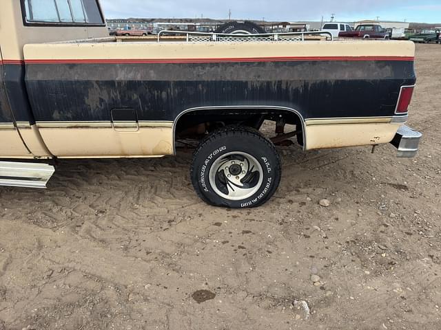 Image of Chevrolet Silverado equipment image 4