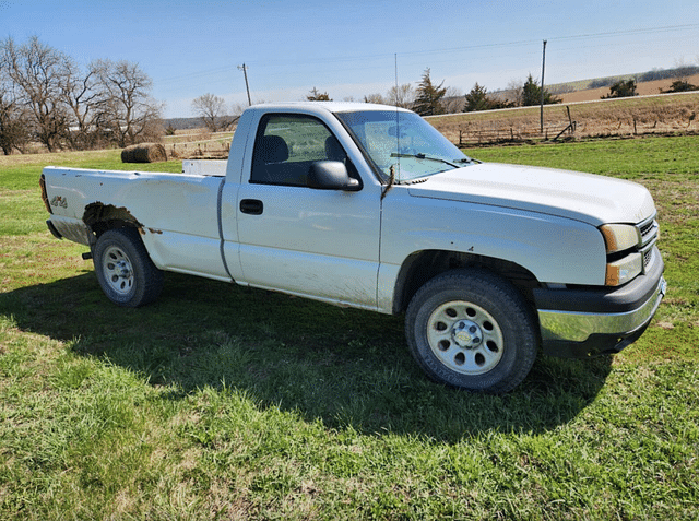 Image of Chevrolet 1500 equipment image 3