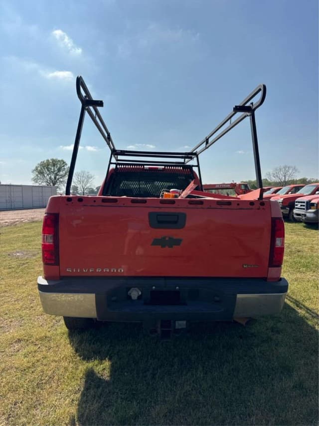 Image of Chevrolet 2500 equipment image 3